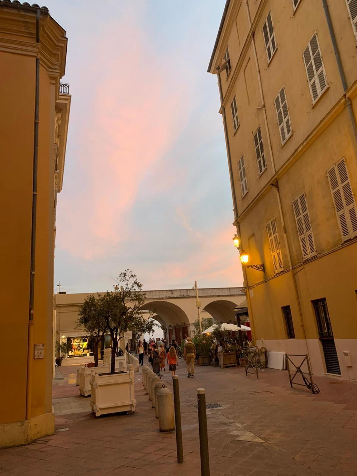 Apartment 33 On The Old Historic Senate Square Nice Bagian luar foto