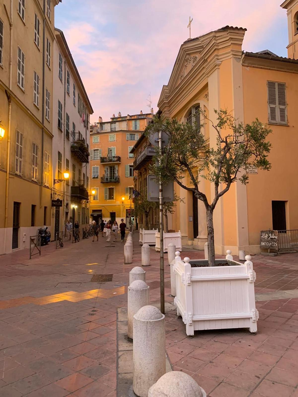 Apartment 33 On The Old Historic Senate Square Nice Bagian luar foto